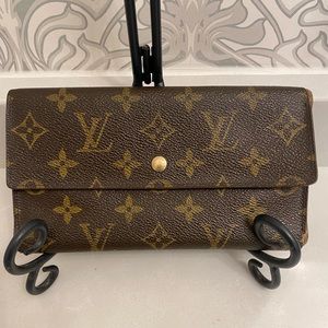 Authentic Louis Vuitton Wallet Monogram
Sarah Long Wallet